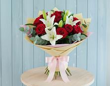 Букет цветов из:  Лилии и Розы в Глазынино