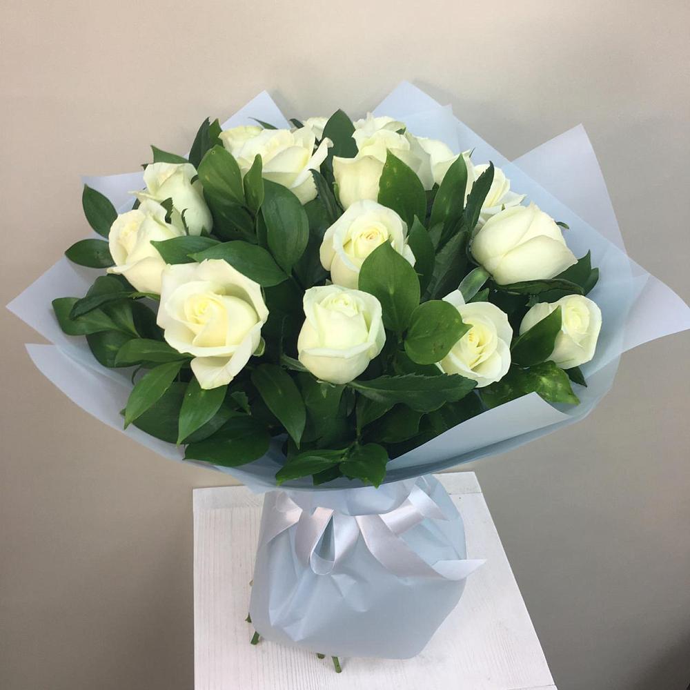 Букет 15 Белых роз Проуд в Глазынино