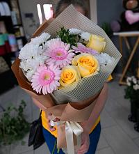 Букет цветов из:  Герберы, Розы и Хризантемы в Глазынино