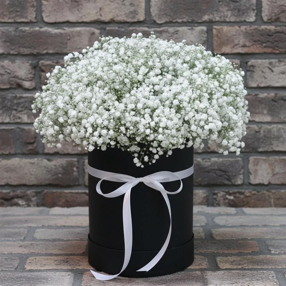 Цветочная композиция из Гипсофила в шляпной коробке в Глазынино