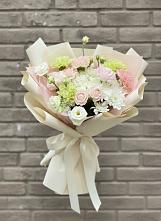 Букет цветов из:  Гвоздики, Розы, Лизиантусы и Хризантемы #REPLACE_PRED# Глазынино