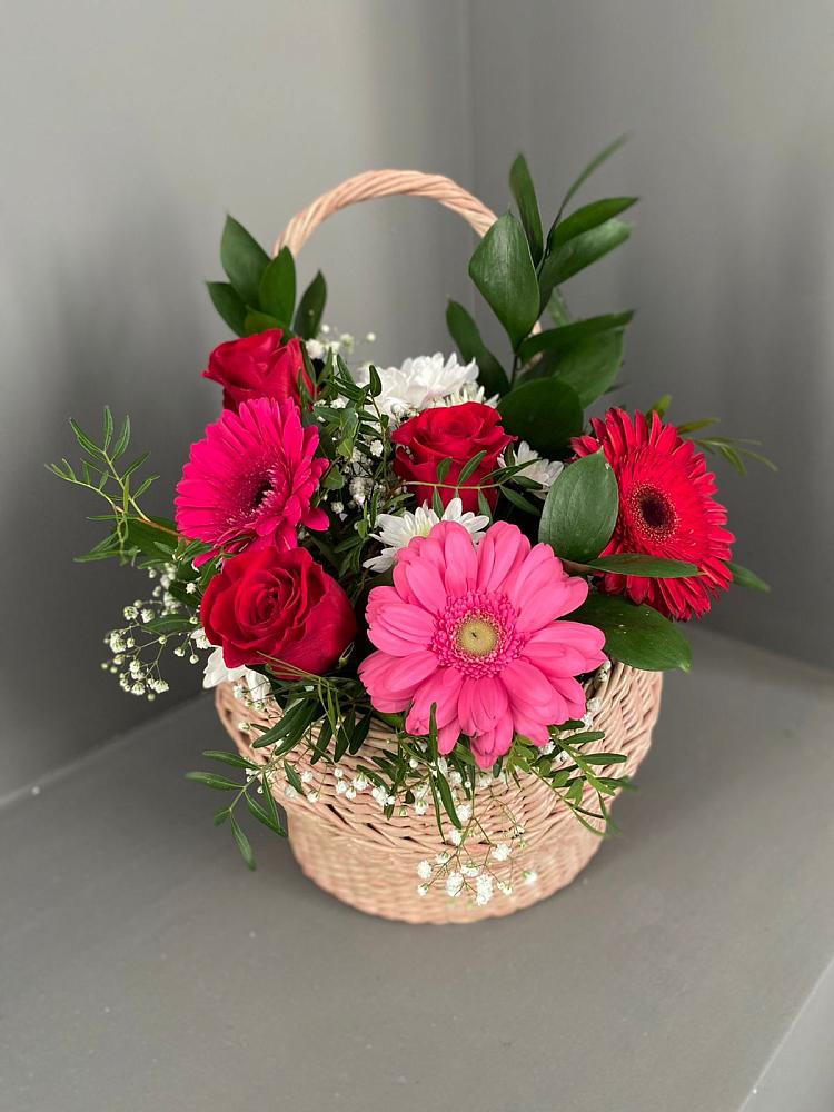 Цветочная композиция из Розы, Хризантемы и Герберы в корзине в Глазынино