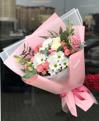 Букет цветов из: Розы, Лизиантусы и Хризантемы в Глазынино